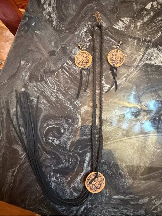 XOXO Jewelry - XOXO Black Leather Necklace and Earring Set with Wood Medallions